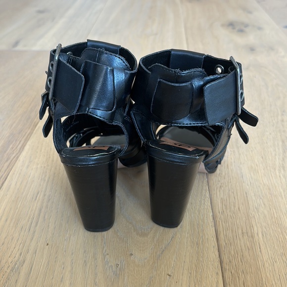 Dolce Vita Paityn Leather Sandals - Picture 7 of 9